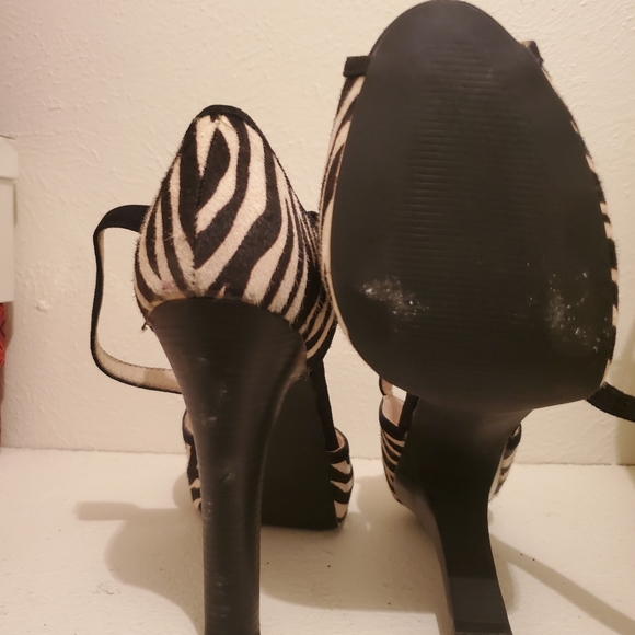 Heels - Picture 2 of 3